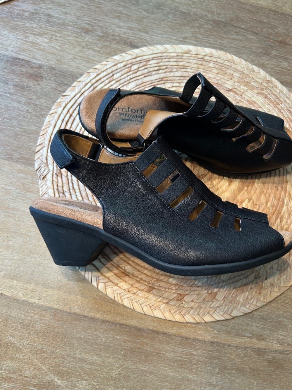 COMFORTIVA FAYE BLACK LEATHER SANDALS - SIZE 7.5
